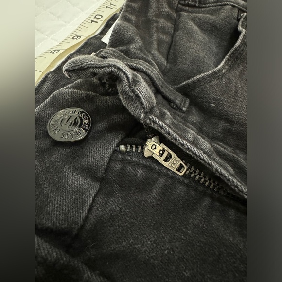 Flattering Seven7 Skinny Jeans – comfy stretch, perfect fit! - Picture 3 of 6